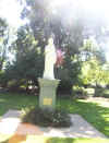 monument.jpg (293735 bytes)