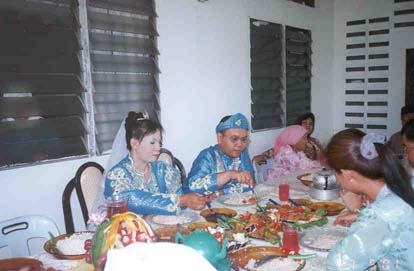 sori... kak ani nampak blakang jer...