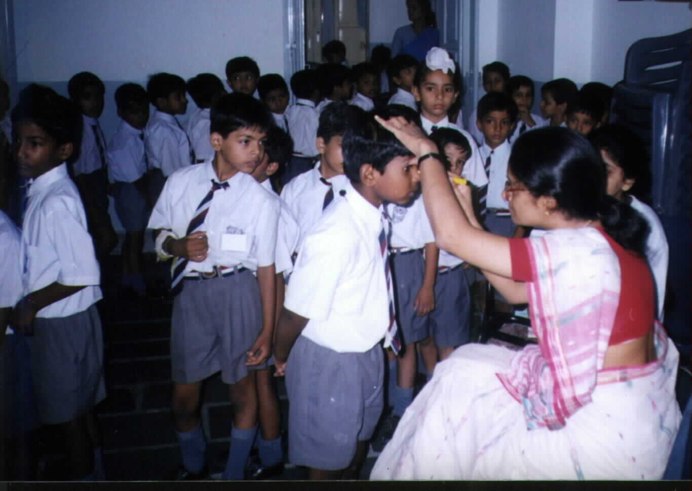 school2.jpg (74472 bytes)
