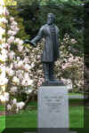 JasonLee.JPG (159742 bytes)