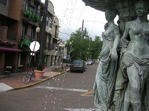 thornton park fountain, photo by josh hallett, april 2006 (http://hyku.com/)