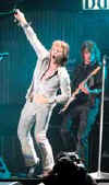 J&R_Crush_Tour_Jap120700_Hand.jpg (10905 bytes)