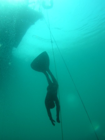 freediver descending with monofin