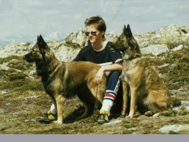 Samospeed�s Khaskira "Kira" och "urf�lld mamma Emma"