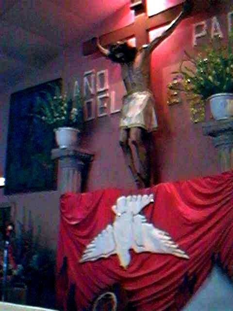 Bello decoraci�n del grupo de liturgia para simbolizar la promesa de Jesus de enviar su Esp�ritu