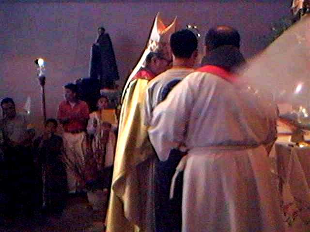 preparandose a purificar el altar