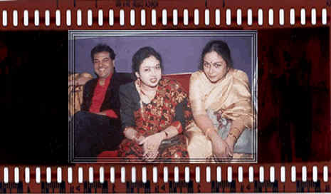 Famous singer Vijoy Benedict and Anupama Deshpande appreciating Sanchita's performances.