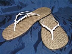Y strap sandals with abaca step