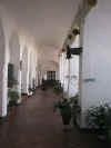 pasillo patio.jpg (240071 bytes)