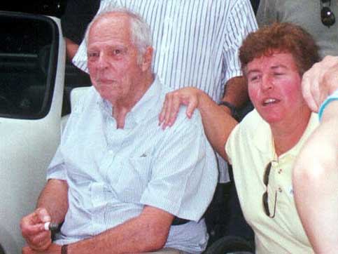 Eng. Humberto  Pimentel e sua filha Eng. Ana L�dia Pimentel, fabricantes e projetistas do Santa Matilde SM 4.1, em reuni�o realizada em 27/04/2002