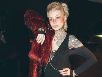 hot girls tatoo women at disco sao paolo brazil 