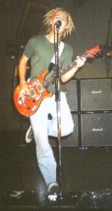 live pose