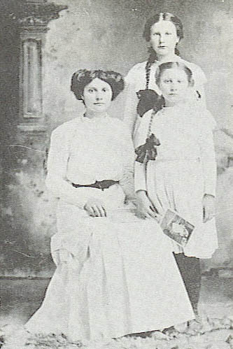 Elizabeth, Pearl, and Ella Slaughter