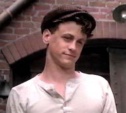 Headlines don't sell papes. Newsies sell papes.