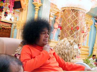 Swami at Krishna Janmashthami 2004