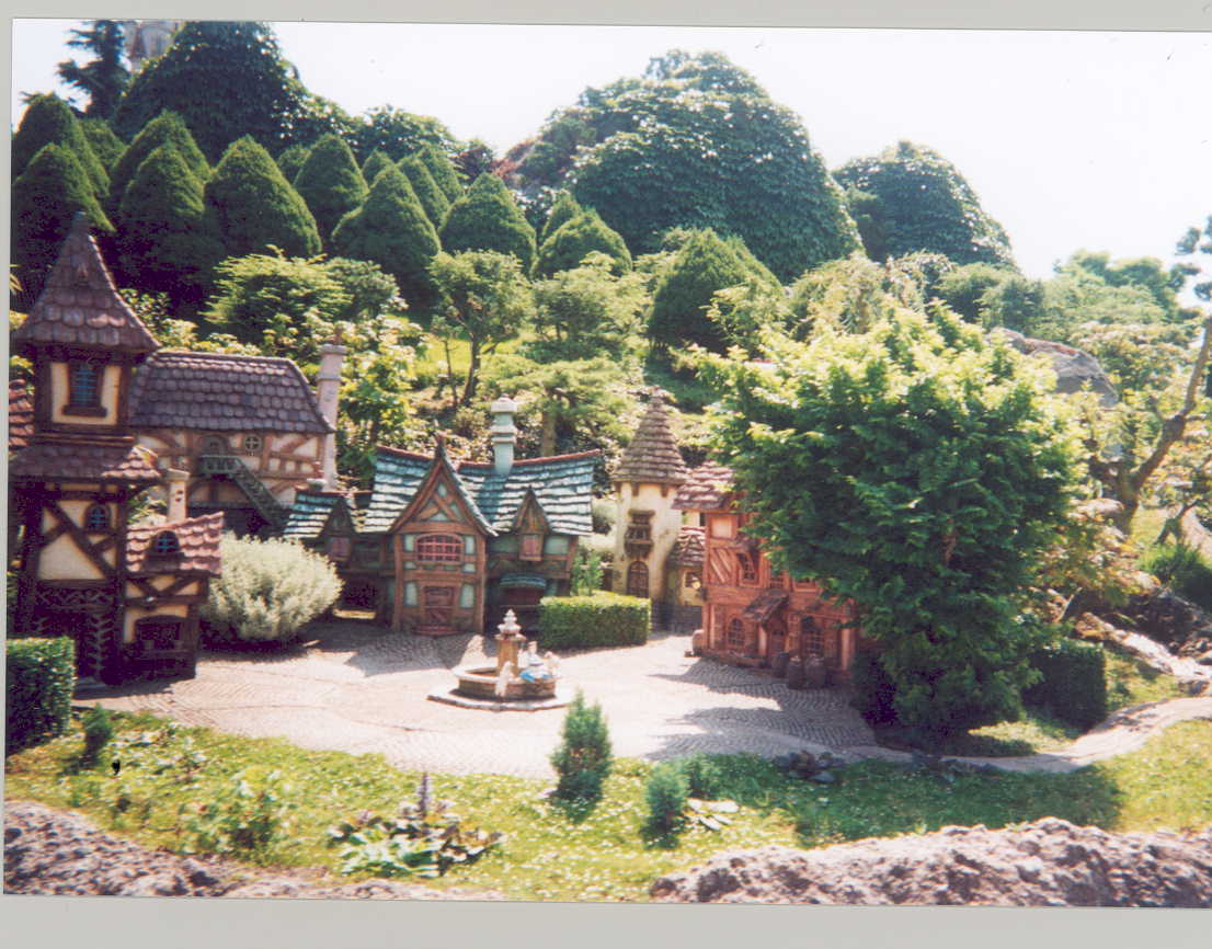 Crazy Houses Waaah Waaaah!!!!!