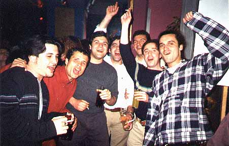 Con los colegas de fiesta en la despedida de soltero de kike