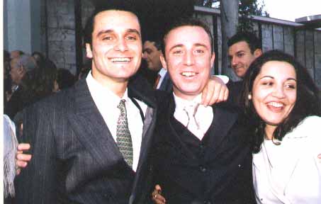 Sim�n, Kike y Reme a las puertas de la Iglesia