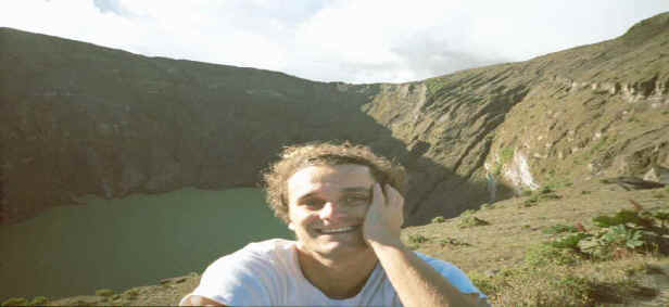 Sim�n con el Iraz� al fondo, Julio 2000