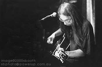J Mascis &copy;2000sbooth.jpg