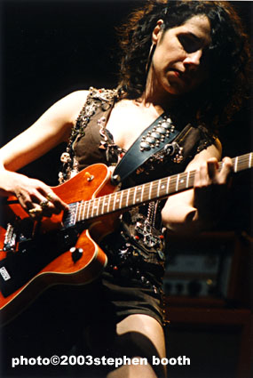 pjharvey&copy;2003stephenbooth