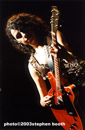 pjharvey&copy;2003stephenbooth