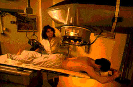 Un paziente si sottopone alla radioterapia