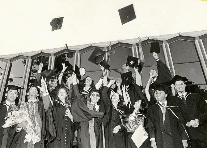 grad.jpg (68817 bytes)