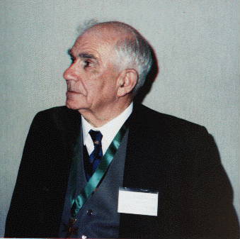 Dr Davie at a lecture in Edmonton,
Alberta, in 1990: Photograph Copyright Milson Macleod, 1990