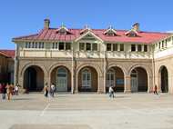 Students walking about on the flat. Dining Hall Building in the background - Photo: AJ Nov 2006