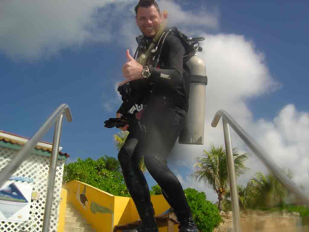 The water ist great... some and join us!