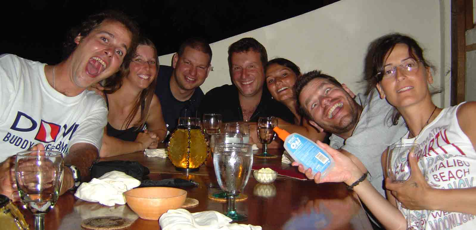 A happy crowd... those SCUBATREKKERS!