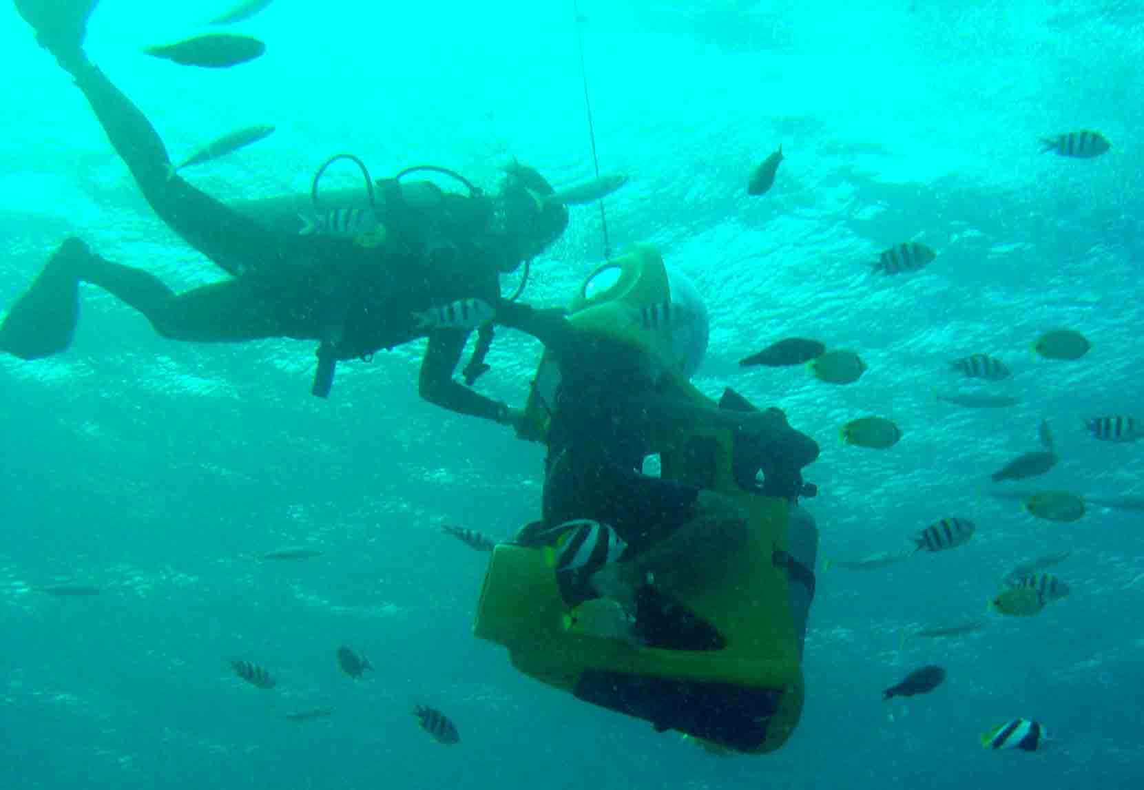 Underwaterscootermotorcicleforthenonswimmers...
