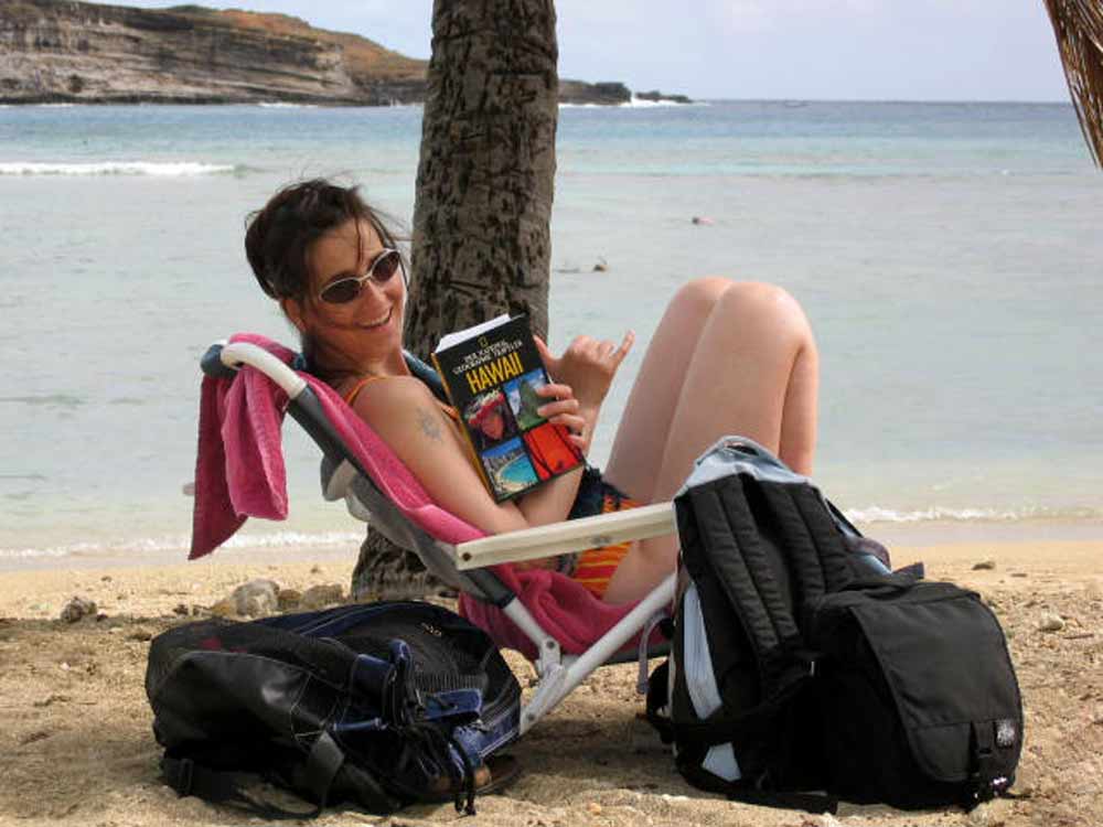 Relaxing on Hanauma Bay while the boys are exploring the reef...