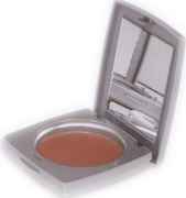 A blush that creates a healthy tanned, kissed by the sun look. Apply on cheekbones. Can be used as an eye shadow. Contains Vitamin A+E, Jojoba, SPF-25.