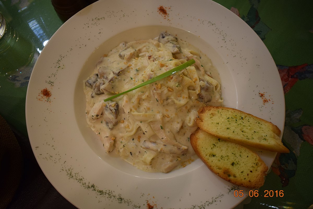White sauce pasta