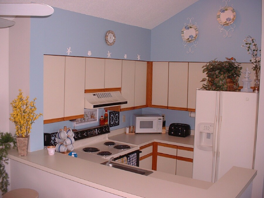 Dining/Kitchen area with Breakfast Bar