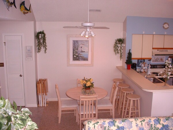 Dining/Kitchen area with Breakfast Bar