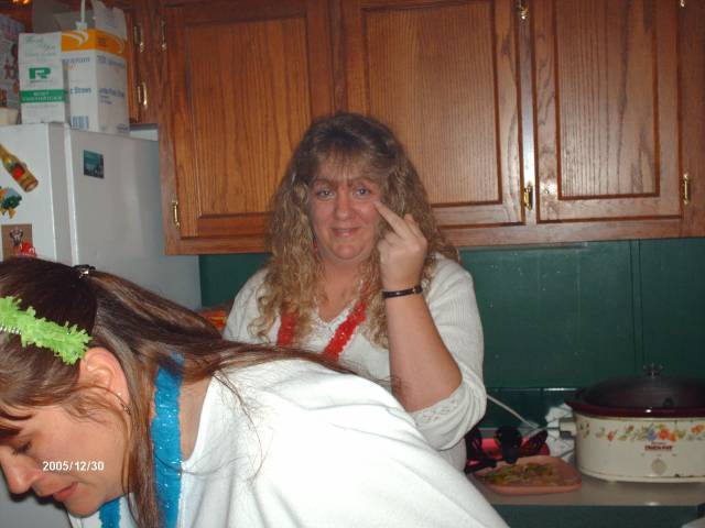 MEL looks like she knows how to use that thing!&nbsp; lol
