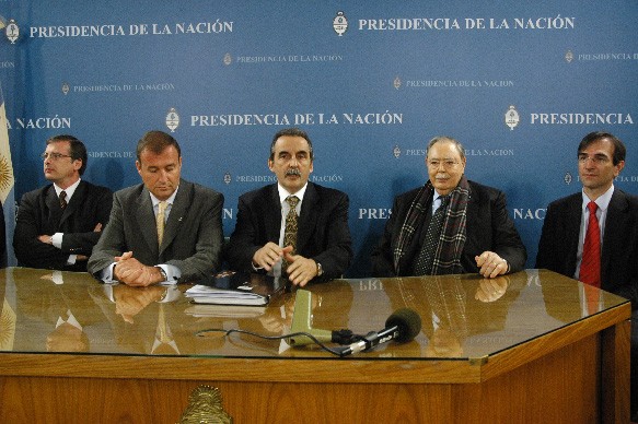 John Travolta,Nicholas Cage,Contracara,cirugias esteticas,rostro,lipoaspiraciones,medicina,cirujanos,operaciones,Maria Reich,Nazca,lineas,calendario astronomico,Peru,dibujos,astronomia,geometria,Bernd Teichert,mapas,Ana Mar&iacute;a Cogorno,ovnis,misterios,Cristobal Colon,Hernando,Diego,catedral Sevillana,Cartuja Pickman,Jos&eacute; Antonio Lorente,Granada,ADN;restos,Marcial Castro,antropologia,Republica Dominicana,www.egipto.com,Egipto,Keops,piramides,descubrimientos,Aton,Ankh,tumbas,sarcofacos,momias,embalsamamientos,Kefren,camaras secretas,Nefertiti,Amenofis,Nilo,inundaciones,Blade Runner,Ridley Scott, Richard Dawkins,Steven Pinker,Harrison Ford,Stephen Minger,Stanley Kubrick,Daryl Hanna,replicantes,androides,ciencia ficcion,Contactos,SHGb02+14a,proyecto SETI,Search for Extra Terrestial Intelligence,SETI@home,Robert Zemeckis,Jodie Foster,Dan Wertheimer,New Scientist,Arecibo,Puerto Rico,civilizaciones extraterrestres,Ma libert&eacute; de penser,Florent Pagny,Argentina,France,Patagonia,Argentine,Azucena Caama&ntilde;o,Savoir aimer,artistes,musique,musica,CD,cantores,ventas,compras,ranking,Paparazzi,Isabel Sartorius,Borbon,Ortiz Pati&ntilde;o,Vallejo Najera,Entrecanales,Mora Figueroa,Antonio Montero,Sainz Vicu&ntilde;a,Espa&ntilde;a,jet set,Mallorca,Ibiza,John Fitzgerald Kennedy,Lee Harvey Oswald,Vitaliy Fadeyev,Lawrence Berkeley,Carl Haber,Fidel Castro,Lyndon B. Johnson,Jackie,Onassis,Irma Roy,Carolina Papaleo,Osvaldo,diputada nacional,Congreso,Argentina,Raul Granillo Ocampo,politica,justicialismo,peronismo,cine,television,La Horqueta,San Isidro,que se vayan todos,diciembre 2001,2002,2003,2004,maria julia alsogaray,alvaros,,Roberto Mart&iacute;nez Medina,Maria Julia Alsogaray,Ra&uacute;l Granillo Ocampo,Jorge Rodr&iacute;guez,V&iacute;ctor Alderete,Claudia Bello,Angel Massa,Alfredo Yabran,Mario Pontaquarto,Nestor Carlos Kirchner,Cristina Elizabeth Fernandez,corrupcion,senado,general rodriguez,anibal,fernandez,alberto,fernando de la rua,ines pertine,eduardo duhalde,hilda chiche gonzalez,2000,2001,2002,2003,2004,Museos,www.louvre.fr,Leonardo Da Vinci,Gioconda,Mona Lisa,Italia,Francia,France,inventos,Italy,renacimiento,historia,cuadros,links,images,postcards,photos,fotos,imagenes,postales,pictures,historia,arqueologia,descubrimientos,culturales,agenda,infodiario,diario accion,buenos aires,argentina,Diario Accion de General Rodriguez, politica, actualidad, noticias e informacion, personalidades e instituciones, policiales, galerias de fotos; historia de General Rodriguez, sus origenes, edificios, estancias, habitos y costumbres, anecdotas, comercios e industrias, los fundadores, antiguas instituciones, fotos e imagenes; suplementos especiales: la crisis politica, economica y social de la Argentina, los acontecimientos de Diciembre de 2001, articulos y entrevistas; Emigracion: toda la informacion destinada a aquellos que desean emigrar, radicarse o estudiar en el exterior, visas, pasaportes, consejos, guias, informacion util, links; Trueque: novedades e informacion, links, estructura del trueque; el casamiento de Maxima Zorreguieta y el principe Guillermo Alejandro de Holanda; Guerra de Afganistan: galeria de imagenes e informacion sobre la primera guerra del siglo XXI; la guerra de Irak, Bagdad, Georges W. Bush, Saddam Husseim, el atentado a las torres Gemelas de Nueva York, las twin towers, el 11-s, y descripcion del hecho que conmovio al mundo; Empleo: consultoras, clasificados, agencias de empleo, consejos e informacion util, curriculum vitae, como confeccionarlos, noticias de actualidad; 
Los numeros de la crisis: Las consecuencias de la crisis politica, economica y social; estadisticas, pobreza, desnutricion, salud y asistencia; noticias regionales y provinciales, columnas y editoriales; informacion para negocios: pymes, links, empresas y negocios; Agenda Cultural con toda la informacion de cursos, universidades, talleres, escuelas y oportunidades, exposiciones de arte de la region; buscadores en Internet, Enlaces: links a los mejores sitios de educacion, cultura, arte, biografias, politica, interes general, web, Links del Diario Accion: RMS Titanic, su historia, su tragico viaje inaugural; historias, testimonios, documentos y articulos sobre el naufragio; links y sitios sobre el tema; la pelicula de Cameron, fotos e imagenes; suplementos especiales, Historia Argentina y de General Rodriguez, la llegada de la democracia en General Rodriguez, la asuncion de Juan Lumbreras como intendente en 1983, galeria de imagenes, sus palabras y los actos, su gabinete, festejos de la comunidad. Fundacion del pueblo de General Rodriguez, sus instituciones y personalidades relevantes, arquitectura y edificios, comercios e industrias, sus comienzos, estancias, inmigraciones italianas, espa&ntilde;olas, vascas e irlandesas, anecdotas y efemerides, sus hombres ilustres, el Hospital Vicente Lopez y Planes, su fundacion por las Damas de Beneficencia, el hundimiento del crucero General Belgrano, testimonios de ex combatientes y tripulantes, su comandante Hector Elias Bonzo, fotos e imagenes, recuerdos y homenajes, historia de la familia Bonzo de General Rodriguez, entrevistas y articulos periodisticos. La guerra de Malvinas en el Atlantico Sur, el conflicto belico con Gran Breta&ntilde;a de 1982, politicos relevantes, Benjamin Paez y Trueba, fotos antiguas de familias fundadoras, galerias de imagenes de pobladores, recorrida virtual por el antiguo General Rodriguez, el paso de la Infanta en 1910, historia de La Serenisima, la familia Mastellone, La Choza, Bernardo de Irigoyen, peronismo y radicalismo y muchisimo mas