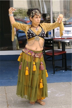 Safir Dunya belly dancing at Cottonwood Coffee in Brookings, SD during the 2007 Brookings Summer Arts Festival