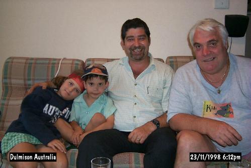 familjen.jpg (26029 bytes)