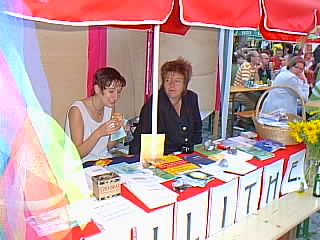 Stra�enfest '98 - Stand von Lilith e.V. (20577 Byte)