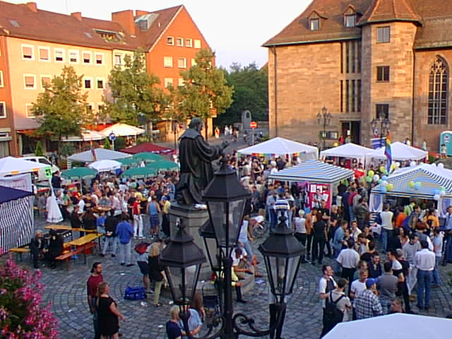 Stra�enfest '98 - Hans-Sachs-Platz (73711 Byte)