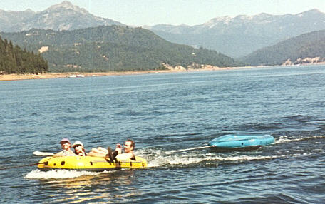 95floatilla.jpg (36233 bytes)