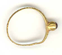 Finger ring (� Warwickshire Museum)