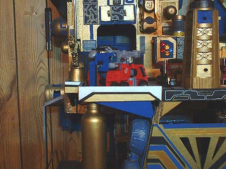 energontank.jpg (46503 bytes)