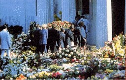 Elvis' burial