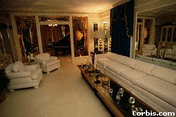 Graceland livingroom
