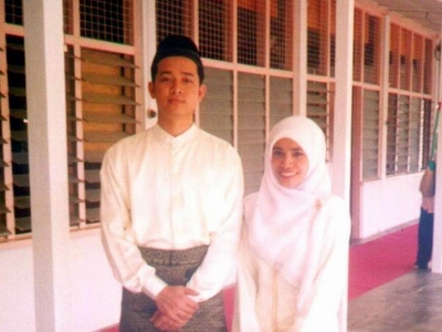 Dah selamat... Gambar diambil setelah disahkan sebagai pasangan suami isteri.... Alhamdulillah...